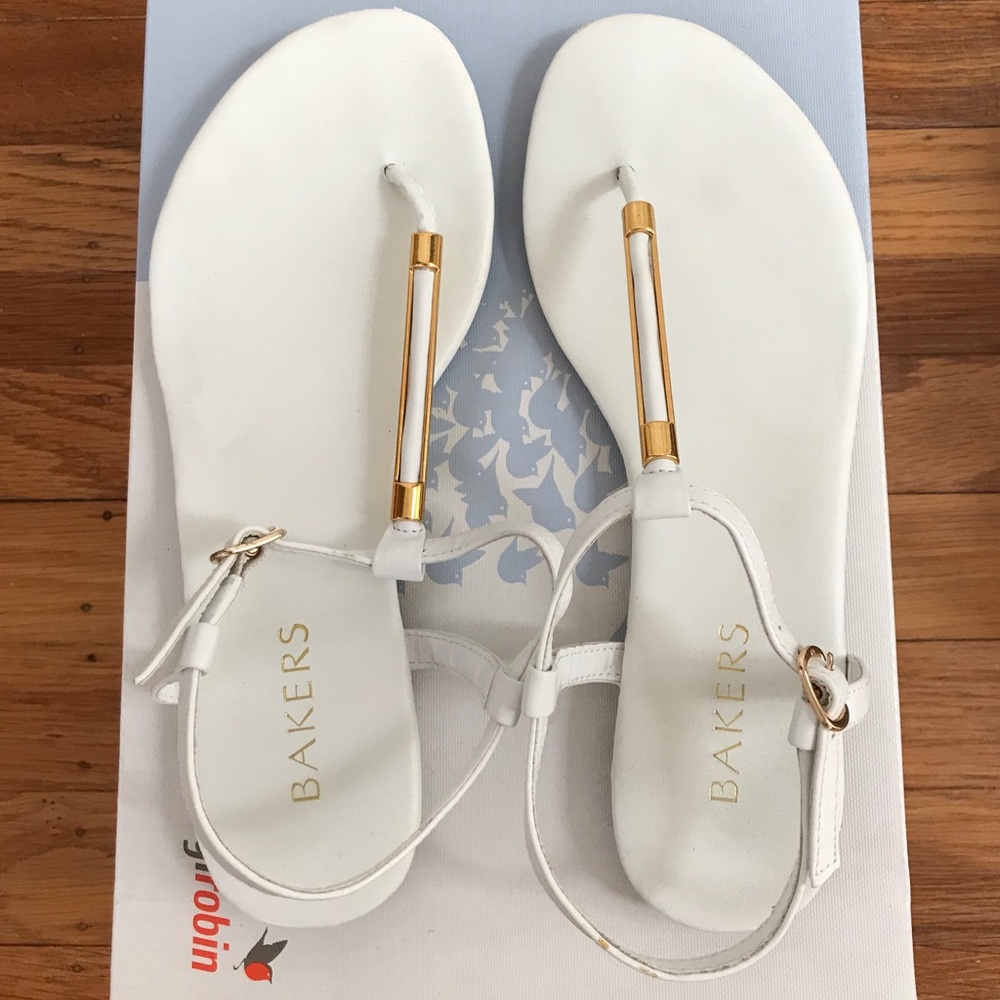 💥SOLD💥Bakers’ White Sandals (Size 6)